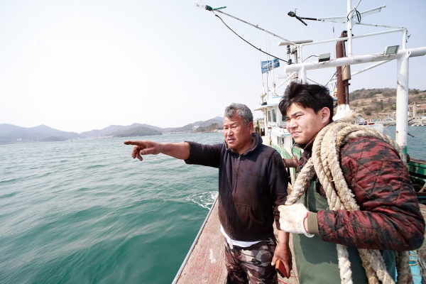 가업인 연안선망어업을 이어가려는 부자(父子)가 하루아침에 범법자로 전락했다