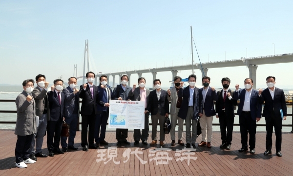 지난 4월 16일 대통령직 인수위원회 지역균형발전특별위원회가 해상풍력 현장(신안)을 방문했다.