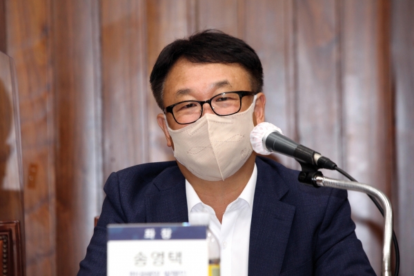 좌장 송영택 현대해양 발행인