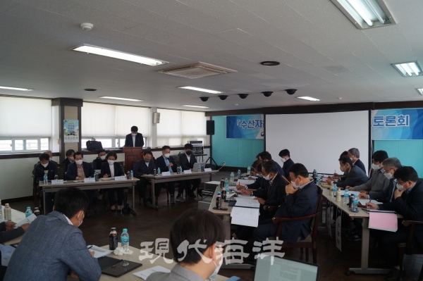 해수부 수산자원 정책혁신 현장발굴단 두번째 토론회가 지난 2일 부산공동어시장 4층 대회의실에서 열렸다.