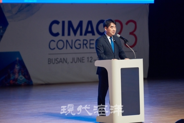 이성권 부산시 경제부시장이 개막식 축사를 하고 있다.