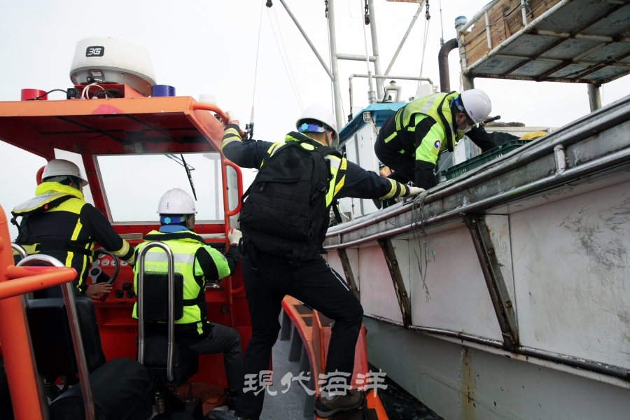 전문지 기자는 위험한 현장을 취재해야 하는 경우도 허다하다.