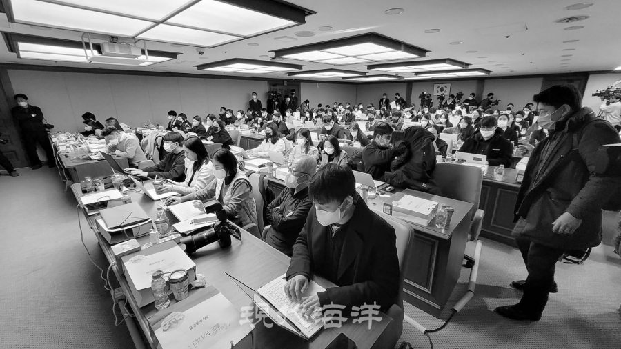 기자들. 특정기사와 관련 없음