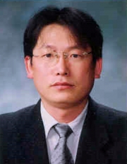 김종규 회장은 부경대 해양공학과를 나와 같은 대학 대학원에서 석사학위와 박사학위를 각각 취득했다. 현재 전남대학교 수산해양대학 조선해양공학과 교수로 있으면서, 해양수산부 해역이용영향검토 자문위원, 한국해양학회 평의원 및 편집위원(바다) 등을 맡고 있다.