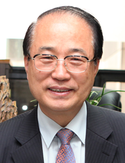 김영규 회장은 경남 양산 출신으로 부경대에서 경영학 박사를 취득하고, 해양수산부 어업자원국장과 수산정책국장, 국립수산과학원장을 지냈다. 김 회장은 공직 퇴임 이후 수협중앙회 감사위원장, 한국원양산업협회 해외수산협력원장, 한국수산회장 등을 역임했으며, 지난 3월부터 한국원양산업협회장을 맡고 있다.