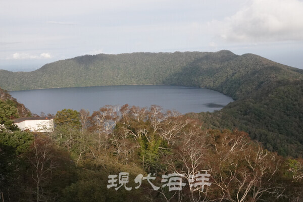 노보리베츠, 곰 공원 인근의 분화구 호수