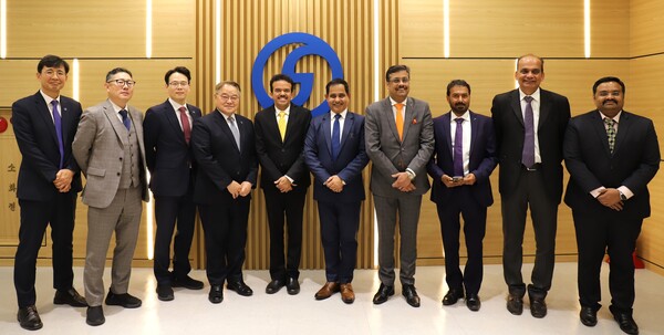 한국해운협회와 인도 해운부 대표단이 기념 촬영을 하고 있다(사진=한국해운협회).