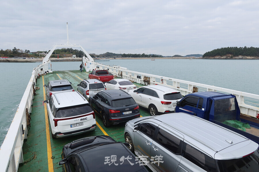 목포 여객선터미널에서 가장 먼저 달리도로 향하는 슬로아일랜드호