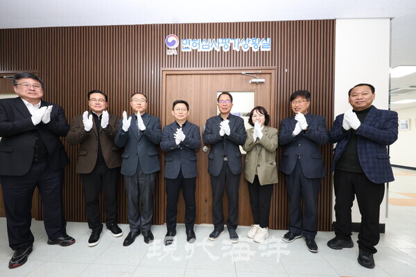 국립수산과학원은 올해부터 시행되는 ‘양식업 면허 심사·평가제’의 체계적이고 효율적인 운영을 위해 ‘면허심사평가상황실’을 지난 4일 개소했다고 밝혔다.