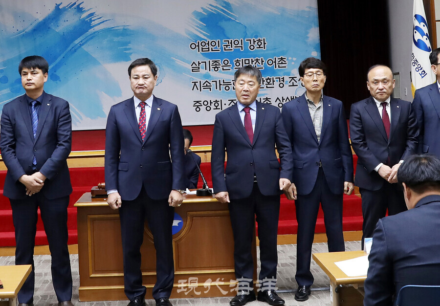 오성태 부산시수협 조합장(중앙)은 수협중앙회 비상임이사로 활약하며 수협 정책 실현에 함께했다.