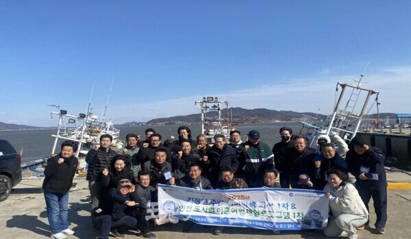 한국어촌어항공단 귀어귀촌종합센터는 인천귀어귀촌지원센터와 공동으로 지난달 22일부터 2주 주말 동안 도시 직장인 등 20명 대상 ‘직장인 주말 귀어탐색 교육 1차’를 성공적으로 마쳤다고 3일 밝혔다.