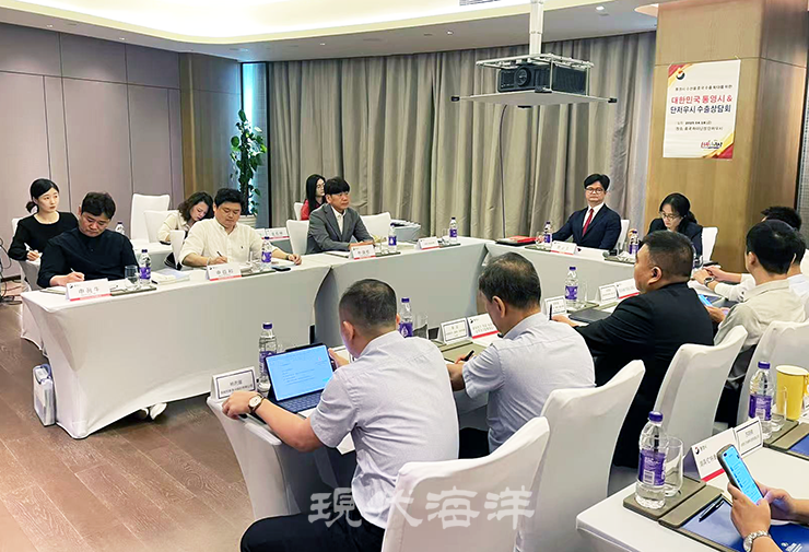 통영시는 지난 16일부터 19일까지 중국 특별경제구역인 하이난성을 방문해 100만 달러 수출 계약을 체결하는 성과를 올렸다. 사진은 수출 상담회 장면.