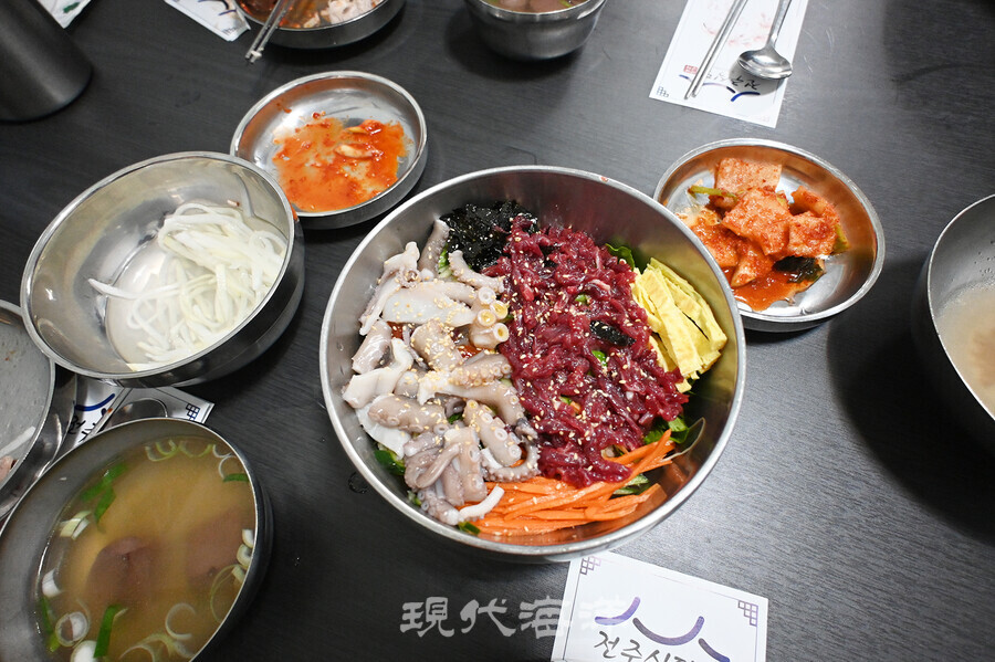 함평군을 대표하는 음식인 육회비빔밥