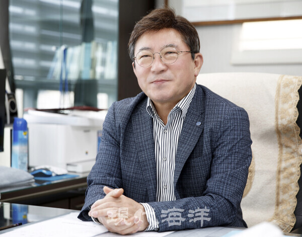 김명석 조합장이 수협 경영 개선방향에 대해 설명하고 있다.