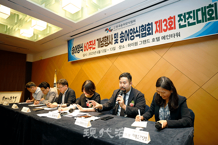 송어양식 60주년 기념행사가 강원도 정선군 하이원 그랜드 호텔 메인타워 소연회장에서 (사)한국송어양식협회(회장 손희륜) 회원 등 관계자 300여 명이 참석한 가운데 12~13일 이틀에 걸쳐 열렸다. 사진_박종면 기자