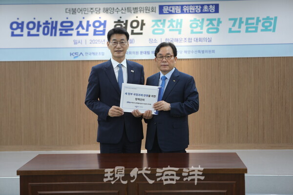 문대림 위원장(좌)과 이채익 이사장(우)