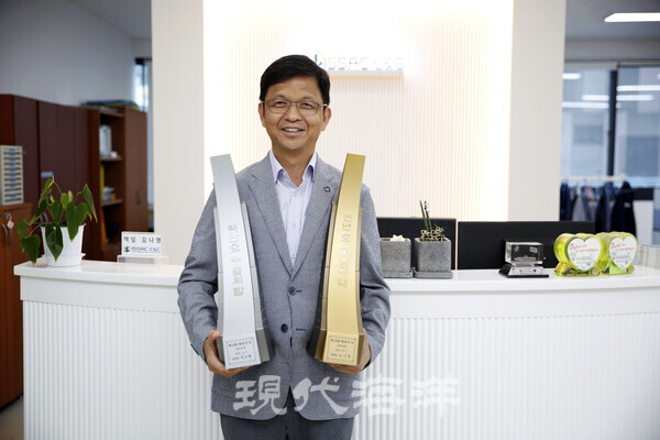 ㈜이삭은 2016년 무역의 날에 백만불 수출탑을 받은데 이어 2022년 6년 만에 천만불 수출탑을 받는 성장을 이뤘다.