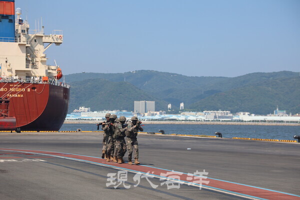 19해안감시기동대대가 출동하고 있다. 해안감시기동대대 해안기동타격대는 해안상황을 대비해 초기대응을 담당하는 전문 조직으로 해안선 및 항만 안전확보하는 것이 주 임무다. 