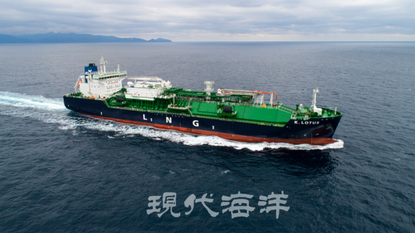 대한해운엘엔지의 액화천연가스(LNG) 벙커링선 K.LOTUS호가 출항하고 있다. 출처_SM그룹