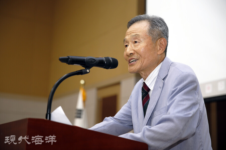 김학균 (사)부산수산정책포럼 대표 이사장은 개회사를 하고 있다.