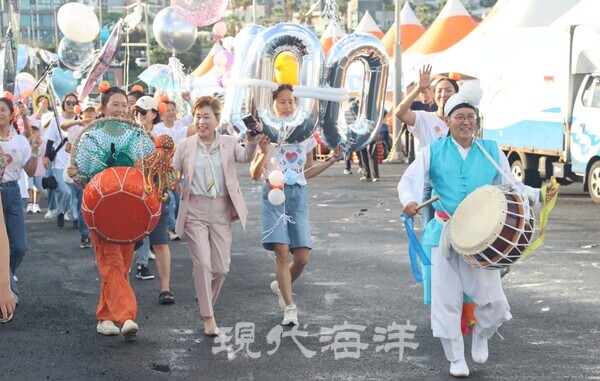 스페셜 퍼레이드 「해녀들의 물결」