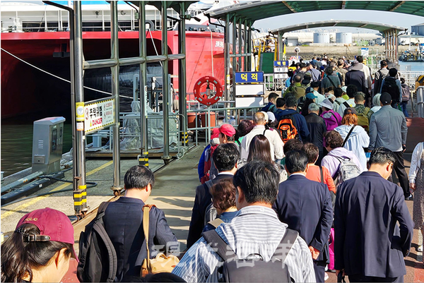 인천시가 전국 최초로 도입한 i-바다패스가 단순한 교통 복지를 넘어 관광·경제 활성화의 혁신모델로 주목받고 있다.