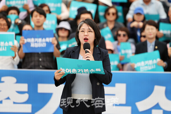 지난달 12일 국회에서 열린 ‘농어촌기본소득 입법 촉구 500인 기자회견’에서 발언하고 있는 용혜인 대표