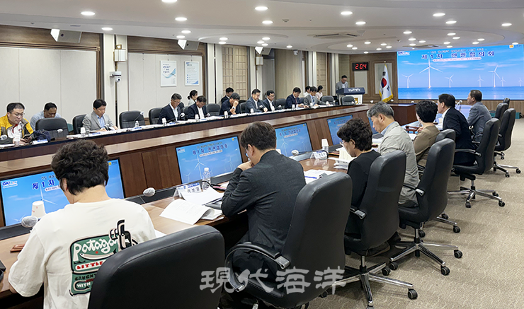 전남도는 지난 16일 전남도청 서재필실에서 ‘전남 진도 해상풍력 집적화단지 1·2단계 민관협의회’를 열어 사업계획을 설명하고 논의했다.