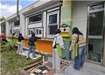 페이트 칠하기 전 벽면 고르기는 필수