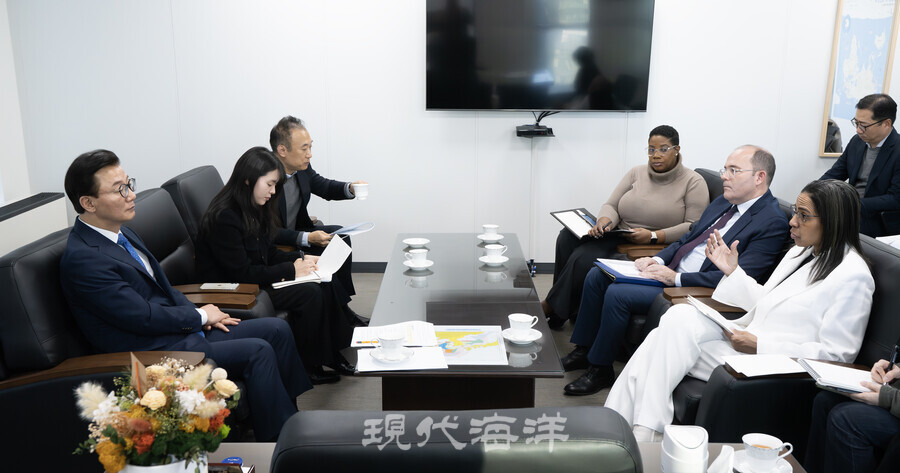 해양수산부(장관 전재수)는 18일 서울에서 레티시아 카르발류(Leticia Carvalho) 국제해저기구(ISA) 사무총장과 면담을 진행했다